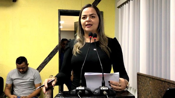RUA PETROLINA: Vereadora Ada Dantas cobra término de obras em frente à escola Marcelo Cândia