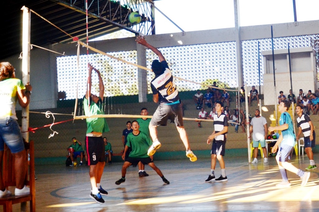 Atletas de Rosário e Acorizal realizaram jogo amistoso de Voleibol e Futsal