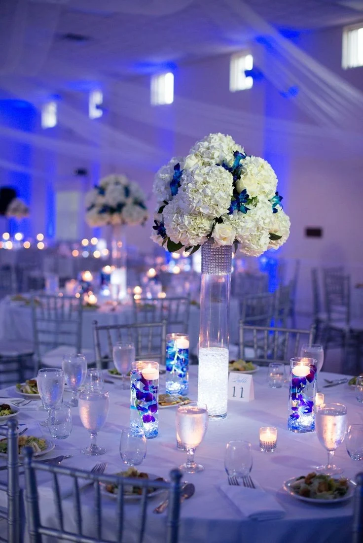 Beautiful and elegant royal blue wedding decoration