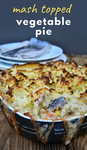 A simple pie of vegetables in a cheese sauce topped with mashed potato. Comfort food at it's best. Vegetarian and vegan options. #vegetablepie #mashtoppedpie #pie #veganpie #vegetarianpie #mashedpotato #vegetables