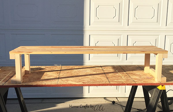 step by step tutorial with photos to build a shoe bench