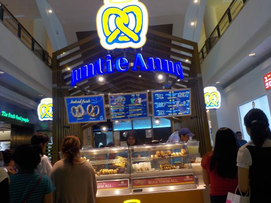 Auntie Anne's dan pretzel dog