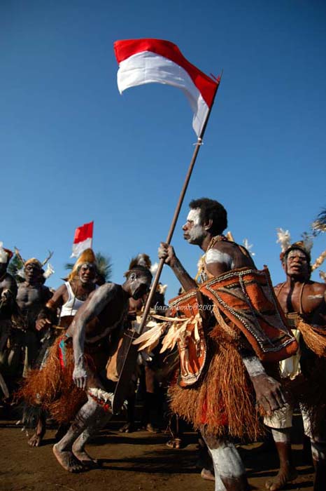 Keunikan SUKU ASMAT Papua  Indonesia - Raja Alam Indah