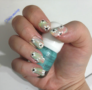 pastel_rainbow_and_daisies_nail_art