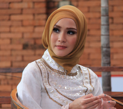Model Hijab Zaskia Adya Mecca