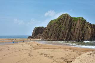 立岩へ流れる川