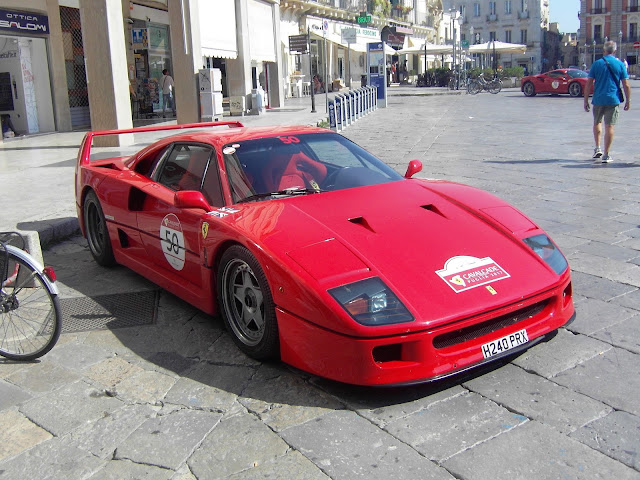 Ferrari F40 Lecce Piazza Sant'Oronzo Cavalcade 2017 Salento V12