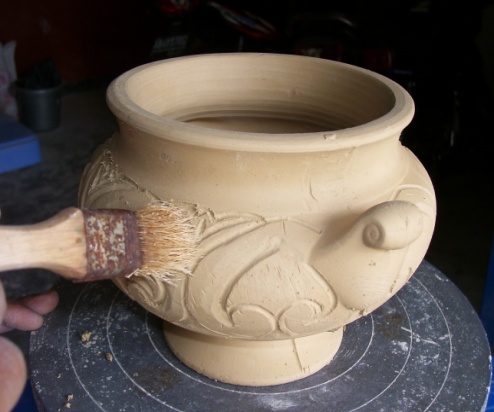 Pembuatan Keramik  Dengan Cara Membuat Pilinan Kecil 