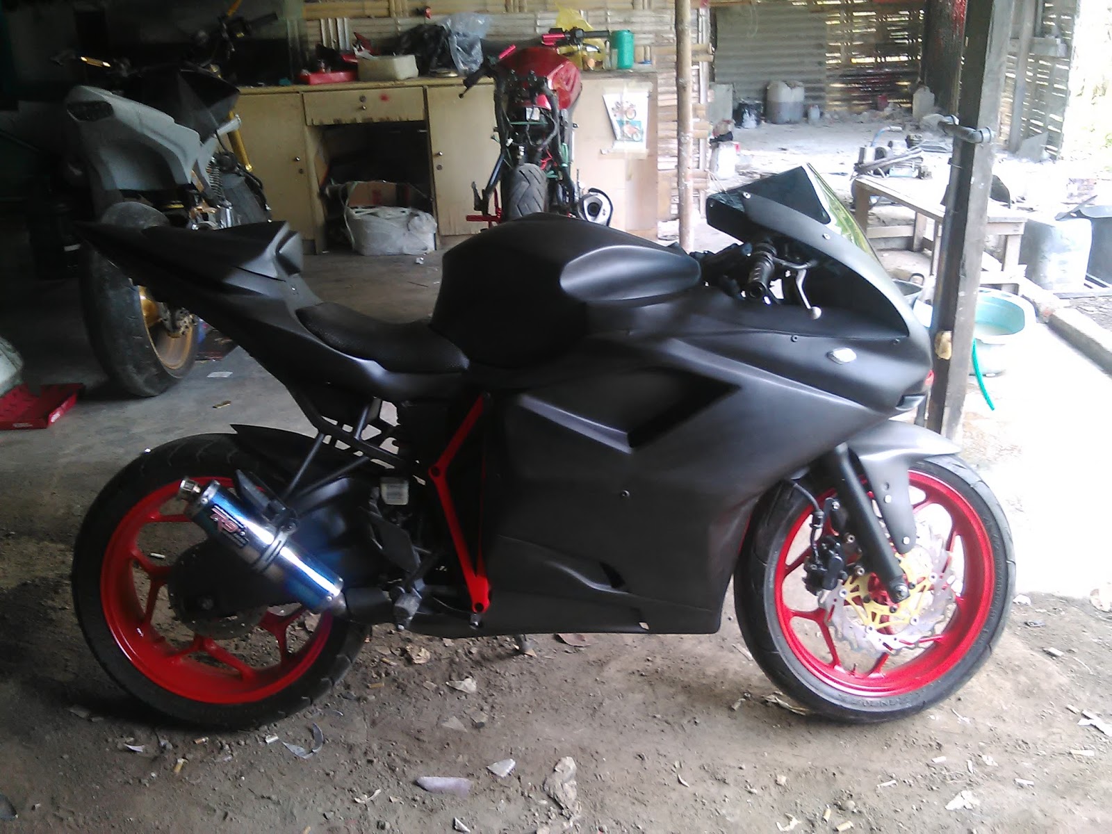 Sentral Modifikasi  Jawa Timur CBR  150  R Thailand  Model Ducaty