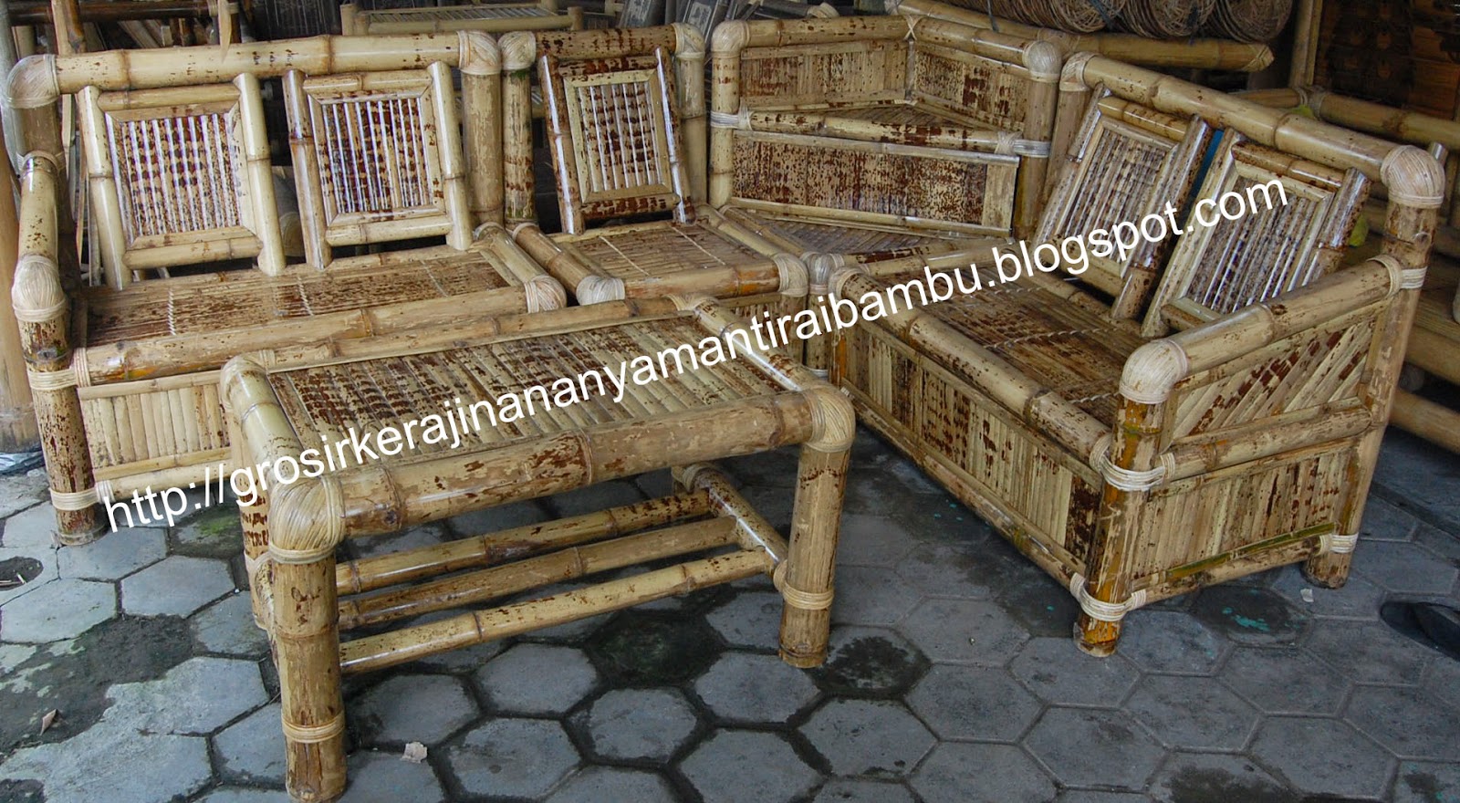 Desain ruang keluarga anyaman bambu  harga sof TELARIS