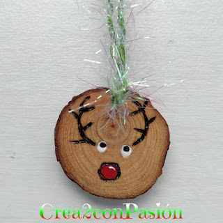 Adorno-reno-navideño-pirograbados-en-madera-y-pintados-con-acrilicos-crea2conpasion