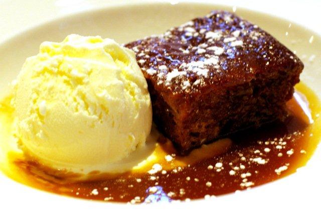 Postre britanico Sticky toffee pudding