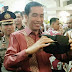 Presiden Indonesia Jokowi Coba Oculus Rift di Trade Expo Indonesia 2015