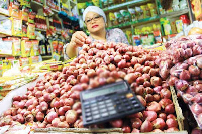 Tual, Malukupost.com - Harga bawang merah dan bawang putih yang dijual para pedagang di Pasar Tual mengalami peningkatan dibandingkan pada hari-hari sebelumnya.