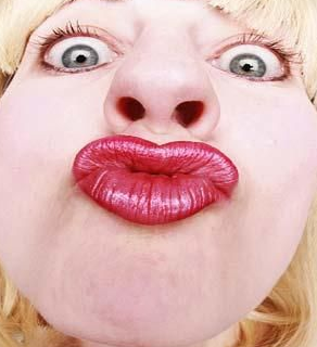  Cara Alami untuk Membuat Bibir Nampak Merah Muda