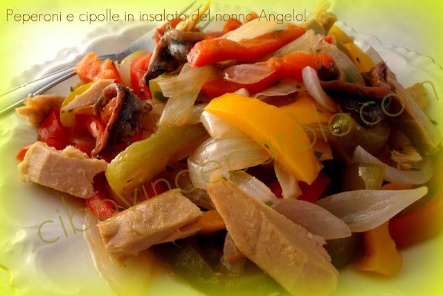 Peperoni e cipolle in insalata 