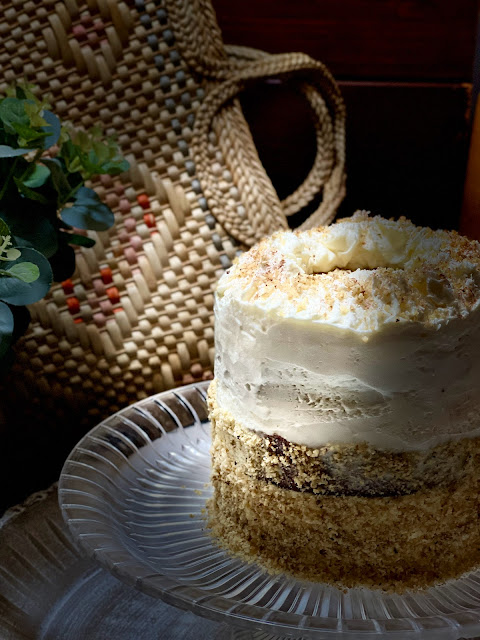 Tarta colibrí o Hummingbird Cake de plátano, coco y piña