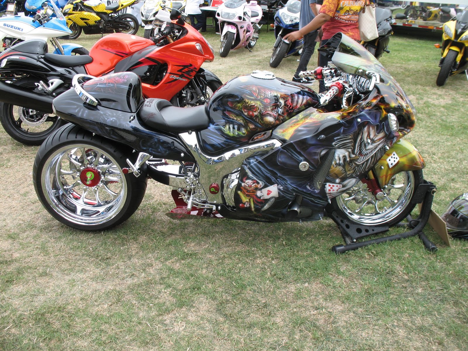 custom chopper motorcycles s Here's a sports bike with some cool custom clown paint.