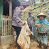 Sigap! Pak Bhabin di Desa Mekarjaya Bantu Evakuasi Material Longsor di Kampung Cisaat