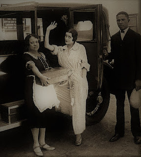 Barbara_La_Marr_1925_car