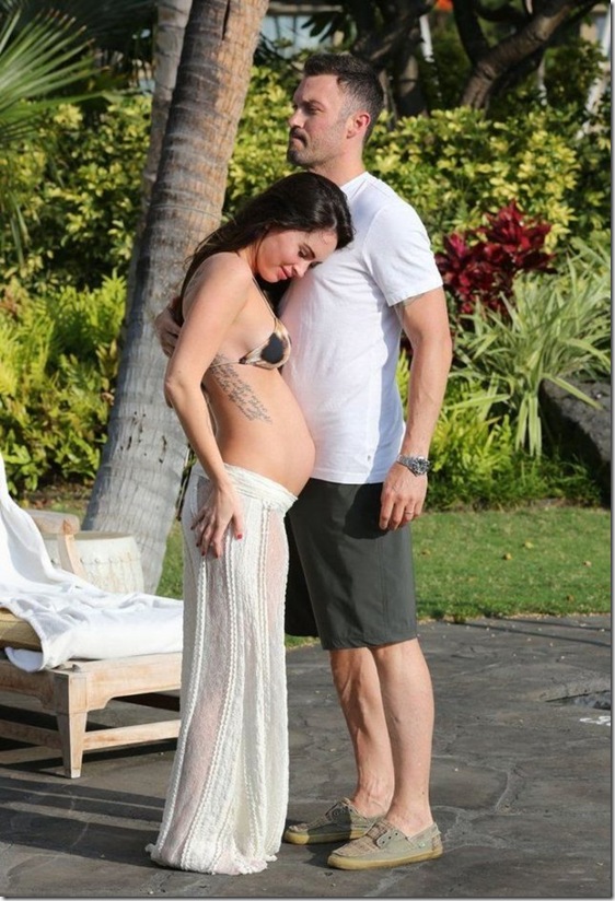 preggo-megan-fox-bikini-c60527