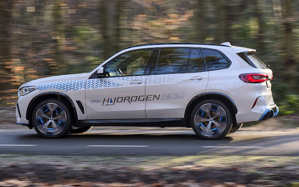 BMW IX5 Hydrogen inicia testes e demonstrações de rua