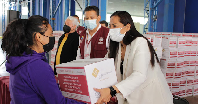 Ariadna Ayala hizo entrega de apoyos alimentarios a afiliados de diferentes programas