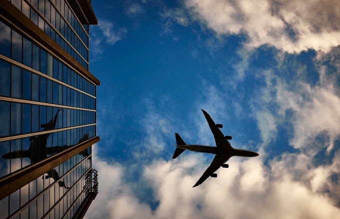 Cómo volar con tu pareja sin discutir