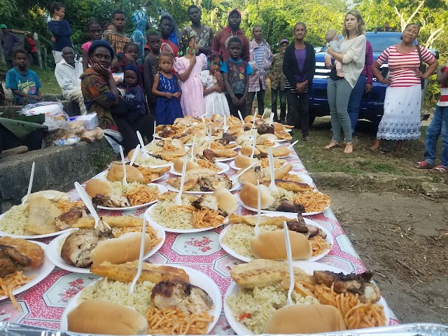 HMM y la Iglesia Bautista Cristiana de polo brindan Cena Navideña a la comunidad de   bretón.