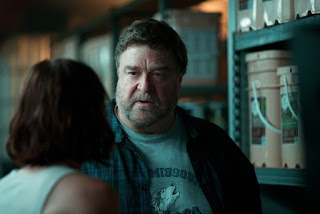 http://pastranablogcine.blogspot.mx/2016/03/review-oficial-de-10-cloverfield-lane.html