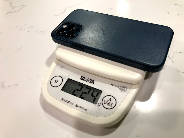 iPhone12Proと純正レザーケース重量