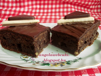 Cukkinis brownie, mézzel ízesített, csokoládéval lekent, kevert tésztás sütemény.