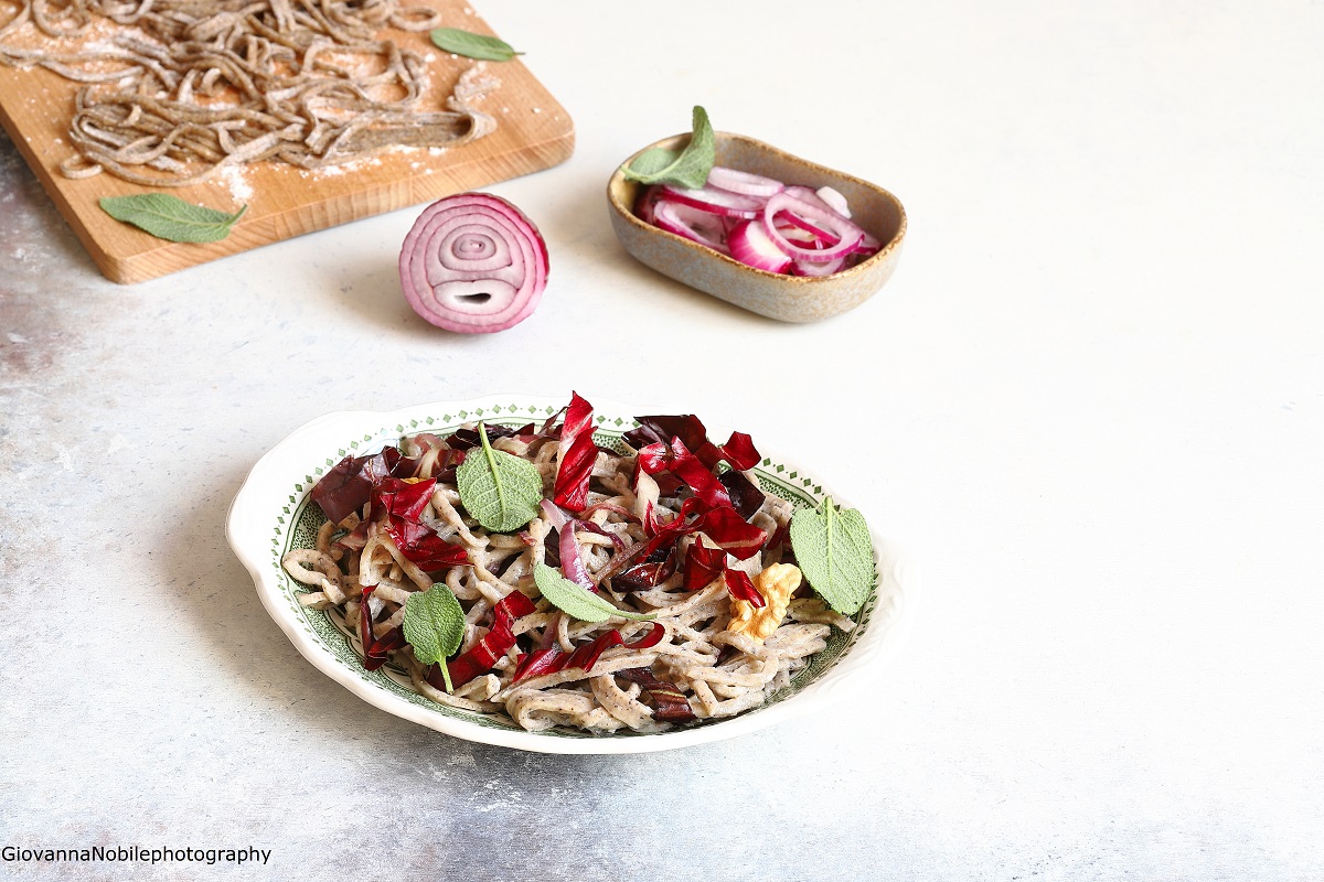 Spaghetti alla chitarra con robiola e radicchio