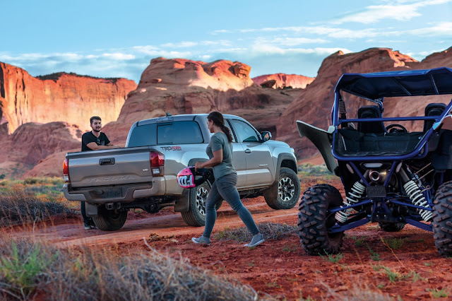 Rear 3/4 view of 2018 Toyota Tacoma TRD Offroad