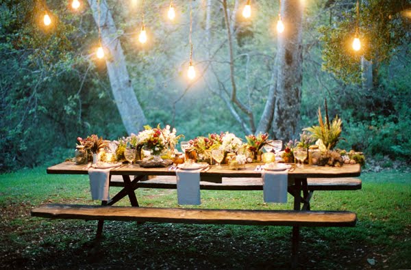 A picnic reception outdoors via Oh What Fun