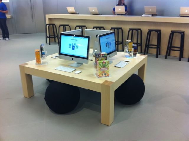 Apple+Store+Table.jpg