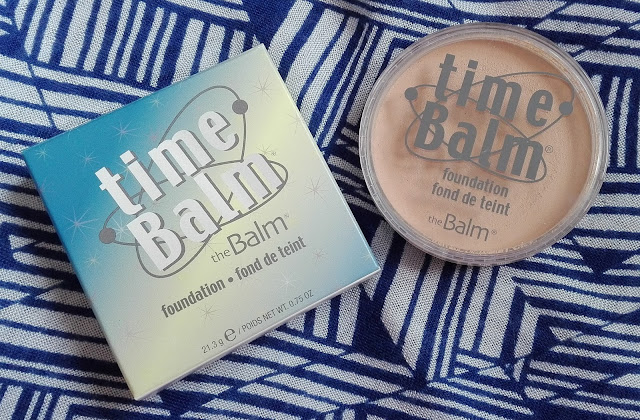 Dobrze kryjący, lekki podkład w kremie The Balm Time Balm