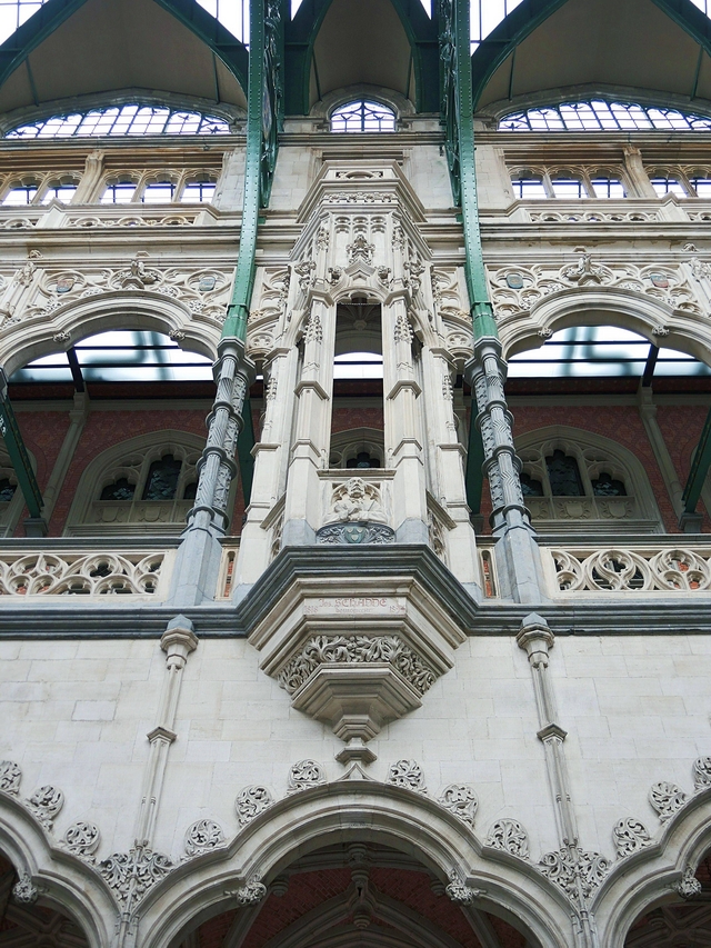 Antwerpen: over de gerestaureerde handelsbeurs en het patrimoniumbeleid