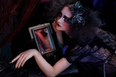 gothic fasion, woman looking into mirror, jamie nelson photographer