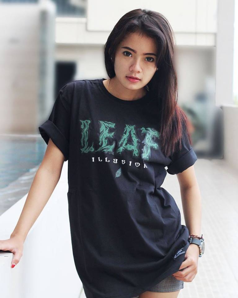 Wanita Cantik Foto Model Kaos  Distro  Kumpulan Foto Model 