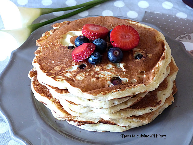 Fluffy pancakes au buttermilk et myrtilles