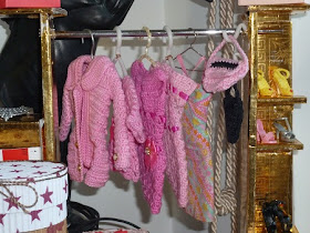 DIY - Casa da Barbie - Closet Para Bonecas Barbie, Monster High, Susi  por Pecunia MillioM - cabideiro