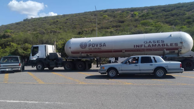 CARORA EN PROTESTA POR GASOLINA (+FOTOS)