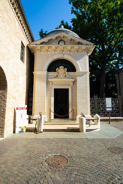 Tomba di Dante Alighieri-Ravenna