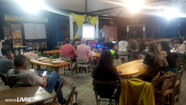 Planejamento estratégico e uma aula de história de Penha na reunião do Núcleo de Turismo Acipen 