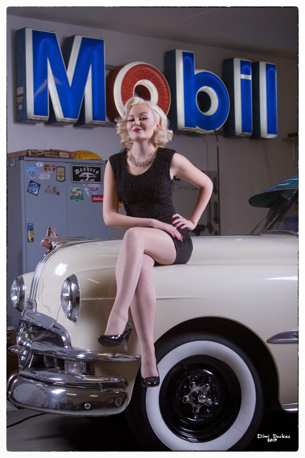 Pinup malli Ida Lime ja Pontiac 1951 in Dashers car club, valokuvaaja Dimi Doukas