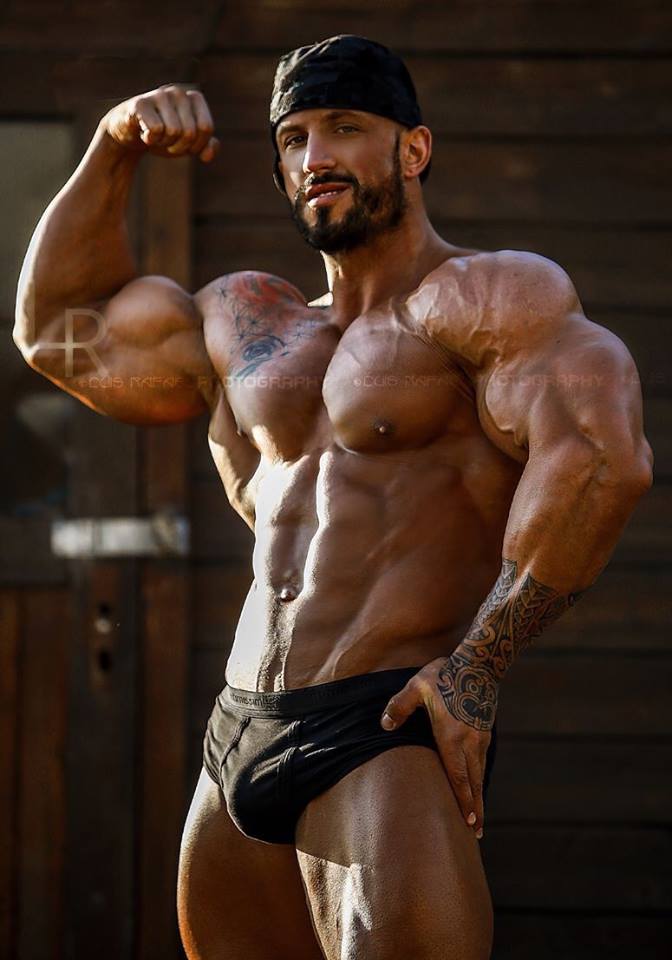 Muscle Lover: Slovenian bodybuilder Benjamin Radic