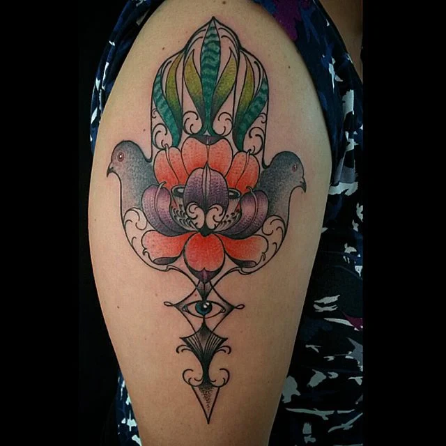 tatuajes hamsa para mujeres