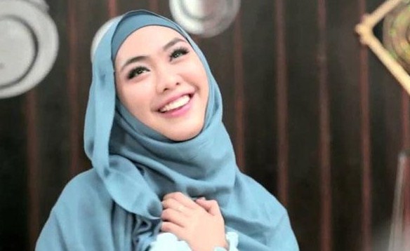 ustazah Oki Setiana Dewi