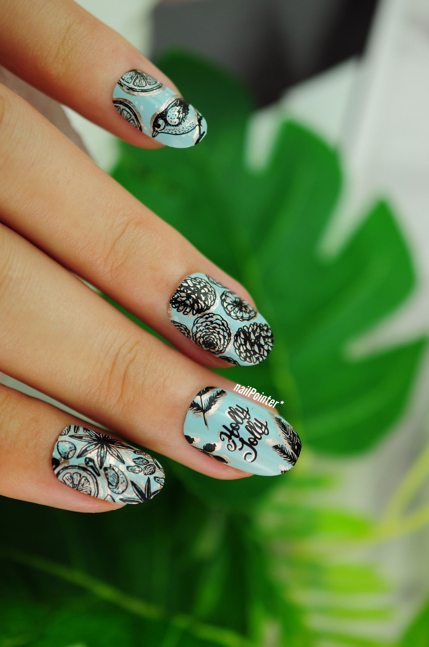 Christmas Wrapping Paper Nails #2 // Mint Festive Design